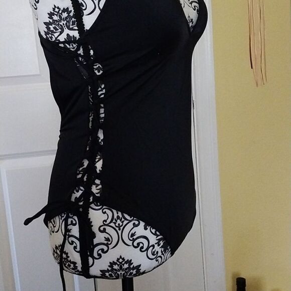 Coana Women Lace Up Sides V front Low Back Swimsuit NWT.     Size M - Picture 2 of 9